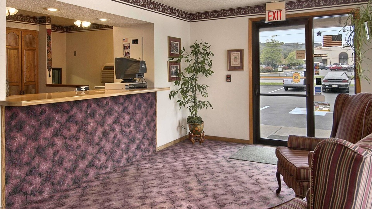 Butler Hotel | Super 8 by Wyndham Butler