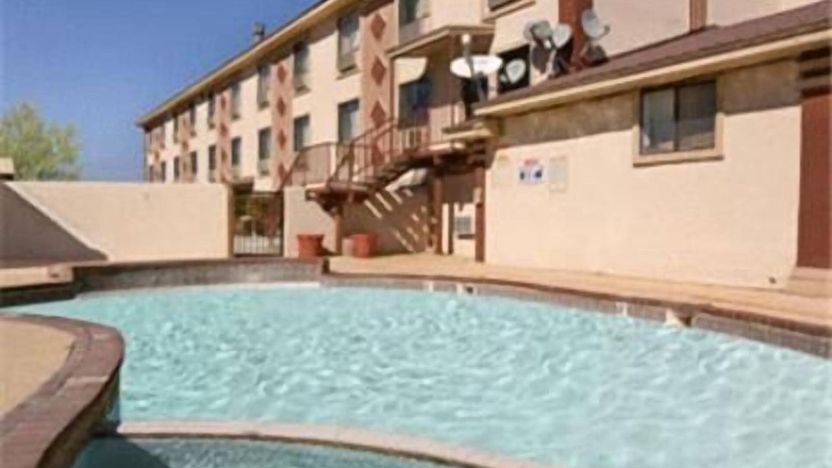 Carlsbad Hotel | Super 8 by Wyndham Carlsbad
