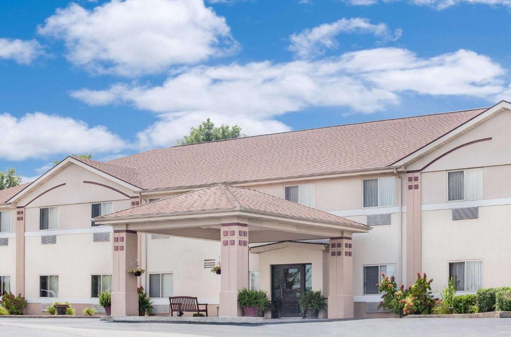 Central City Hotel | Super 8 by Wyndham Central City
