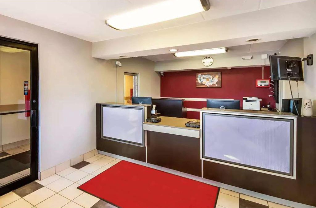 Tad Hotel | Super 8 by Wyndham Charleston WV