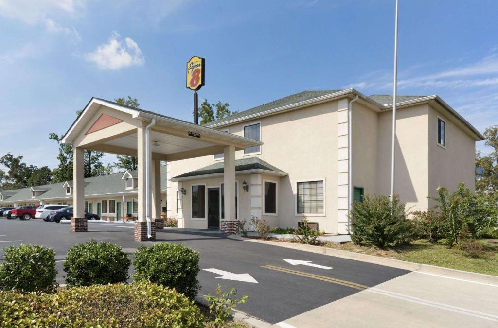 Chatsworth Hotel | Super 8 by Wyndham Chatsworth/Dalton