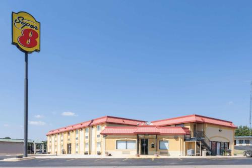 Clinton Hotel | Super 8 by Wyndham Clinton