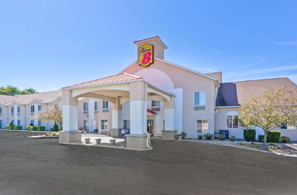 Cloverdale Hotel | Super 8 by Wyndham Cloverdale IN