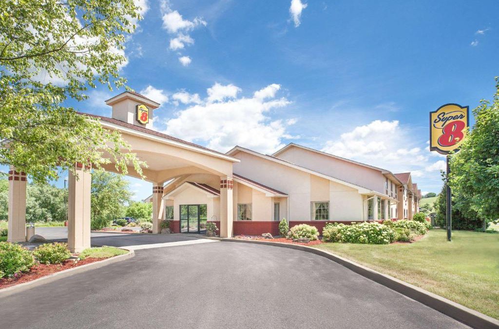 Cobleskill Hotel | Super 8 by Wyndham Cobleskill NY