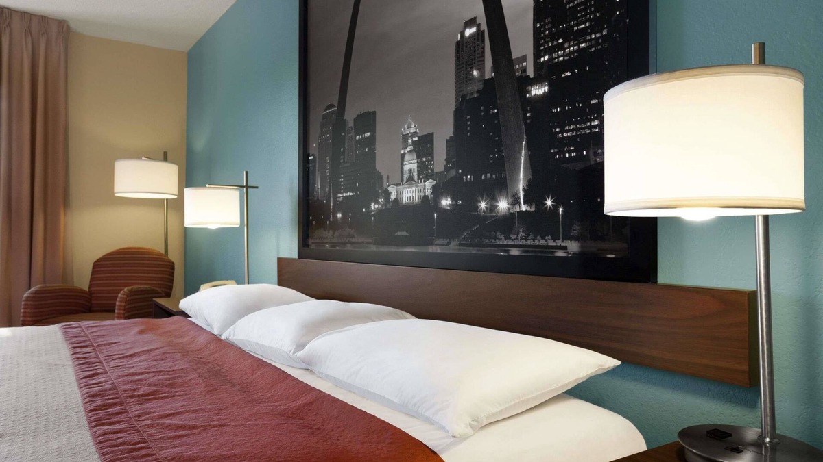 Collinsville Hotel | Super 8 by Wyndham Collinsville St. Louis