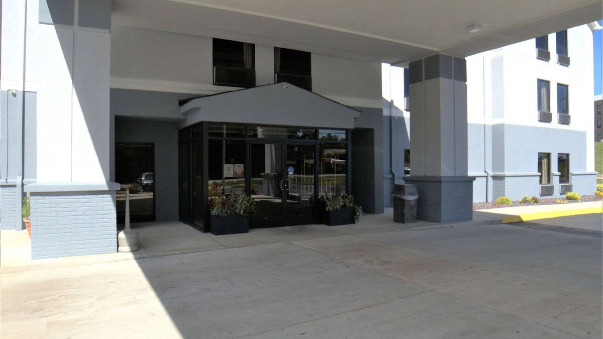 Crossville Hotel | Super 8 by Wyndham Crossville TN