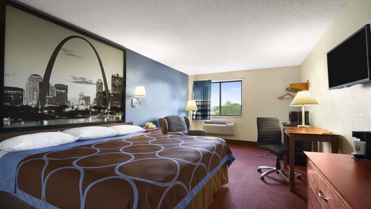Cuba Hotel | Super 8 by Wyndham Cuba