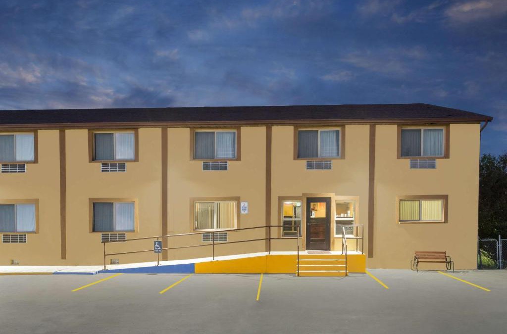 Diamondville Hotel | Super 8 by Wyndham Diamondville Kemmerer