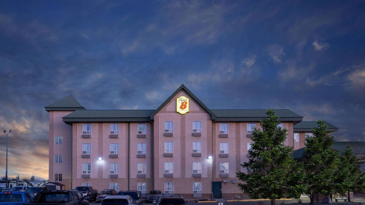 Leduc Hotel | Super 8 by Wyndham Edmonton International Airport