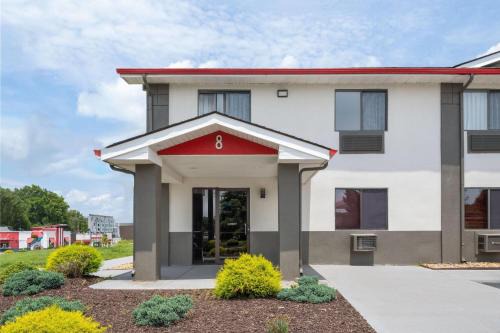 Farmville Hotel | Super 8 by Wyndham Farmville