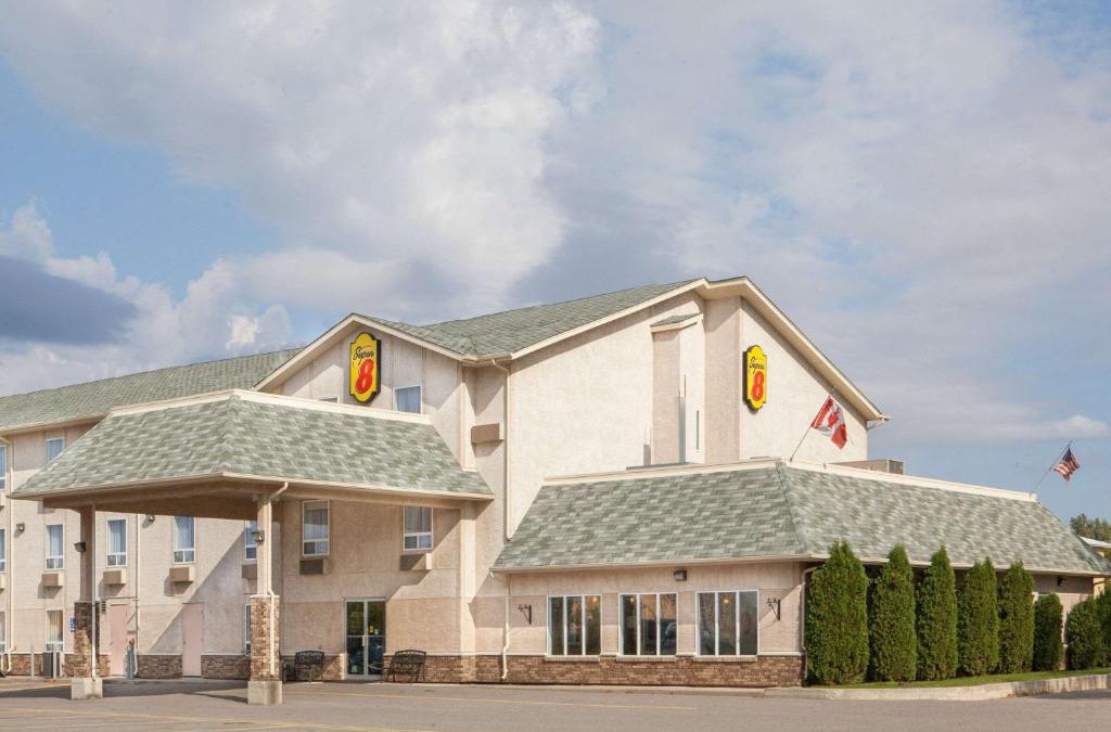 Rainy River District Hotel | Super 8 by Wyndham Fort Frances