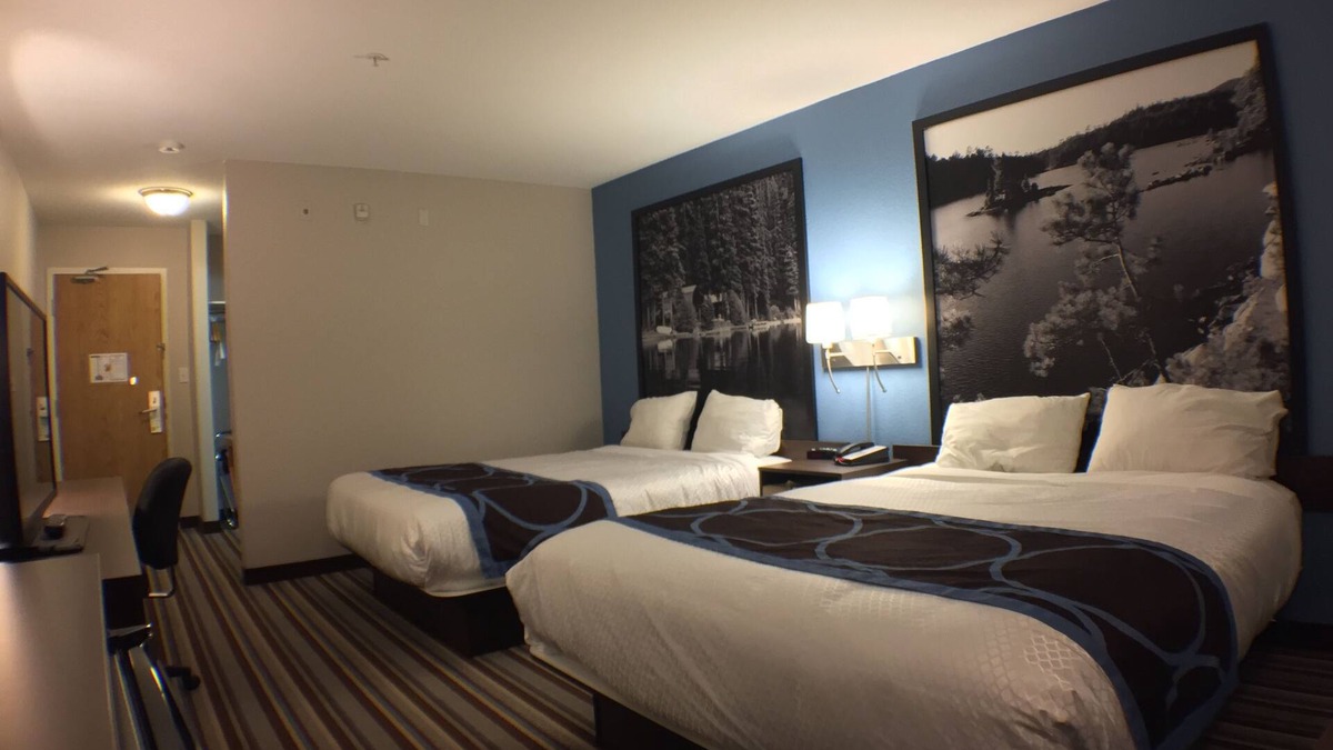 Rainy River District Hotel | Super 8 by Wyndham Fort Frances