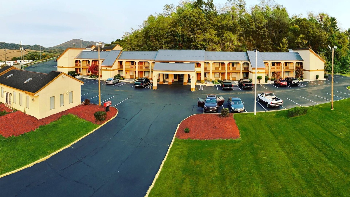 Fort Chiswell Hotel | Super 8 by Wyndham Fort Chiswell/Wytheville Area