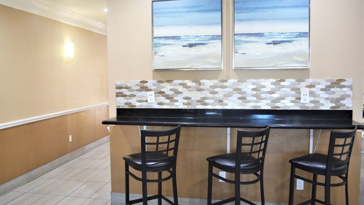 Galveston Hotel | Super 8 by Wyndham Galveston