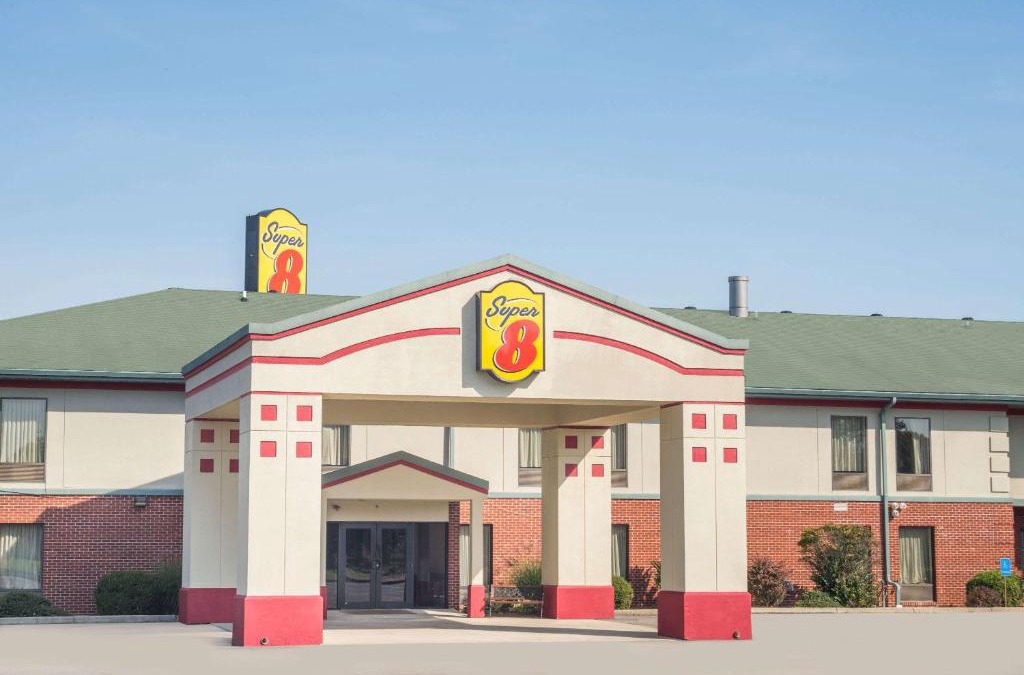 Grayson Hotel | Super 8 by Wyndham Grayson