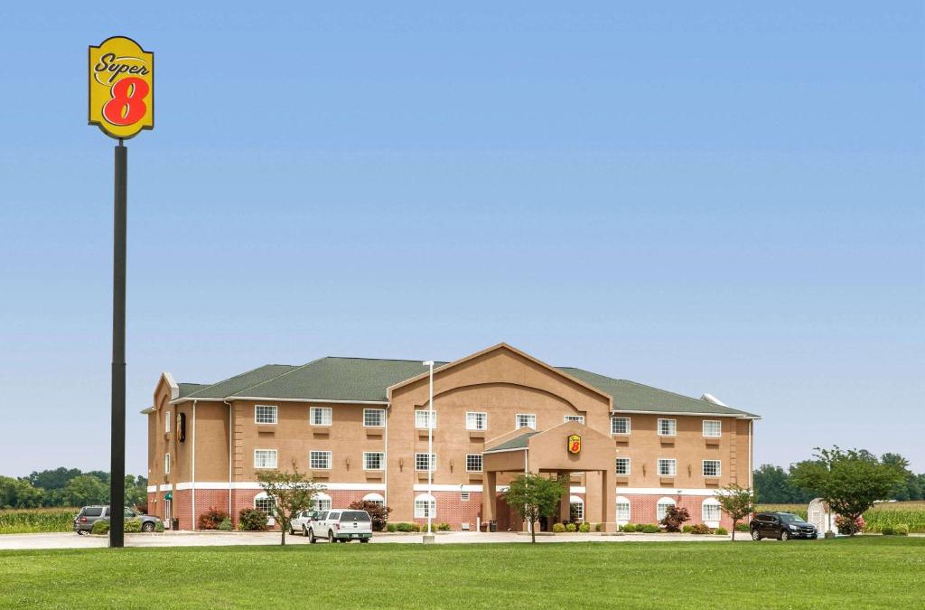 Grayville Hotel | Super 8 by Wyndham Grayville