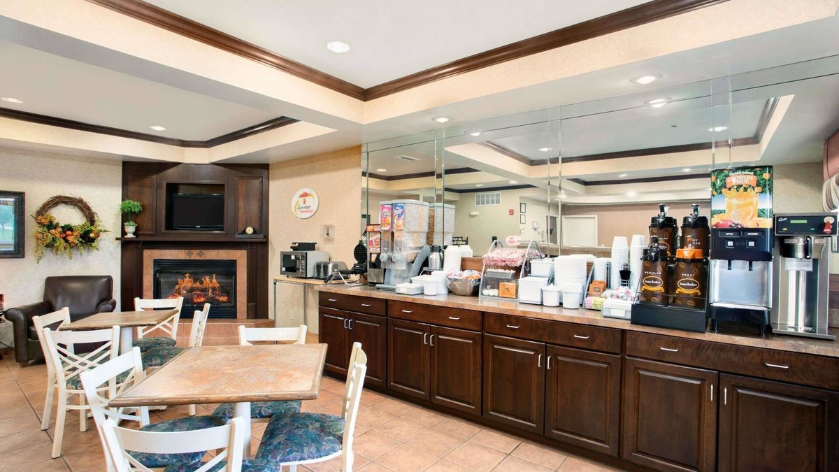 Grayville Hotel | Super 8 by Wyndham Grayville