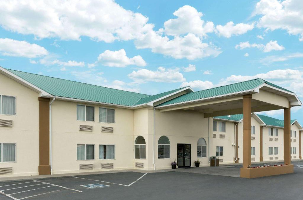 Green River Hotel | Super 8 by Wyndham Green River