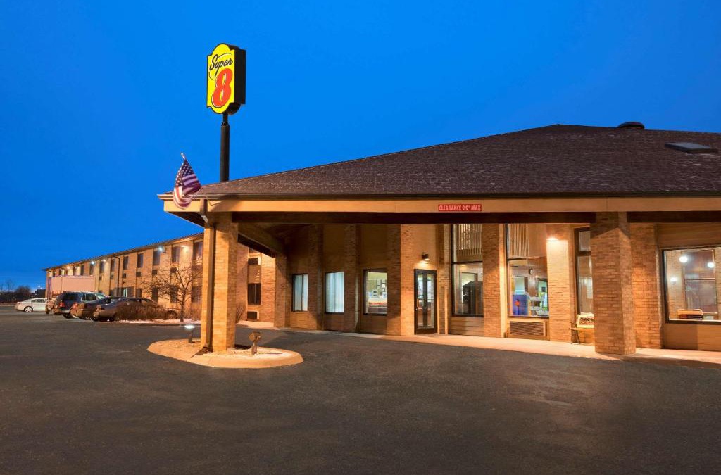 Green Bay Hotel | Super 8 by Wyndham Green Bay I-43 Bus. Park