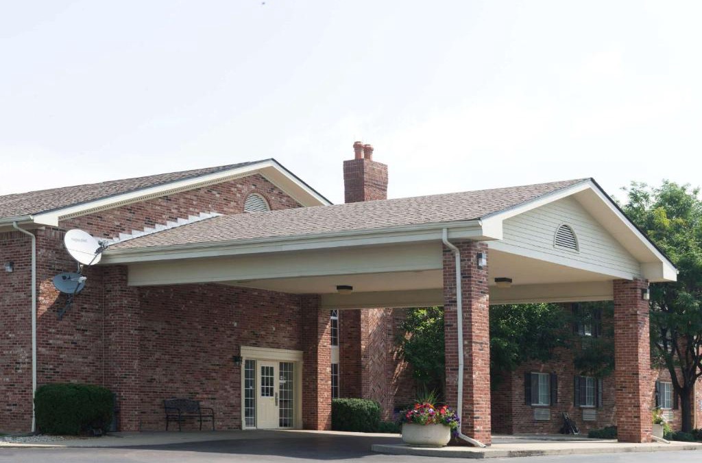 Greenfield Hotel | Super 8 by Wyndham Greenfield