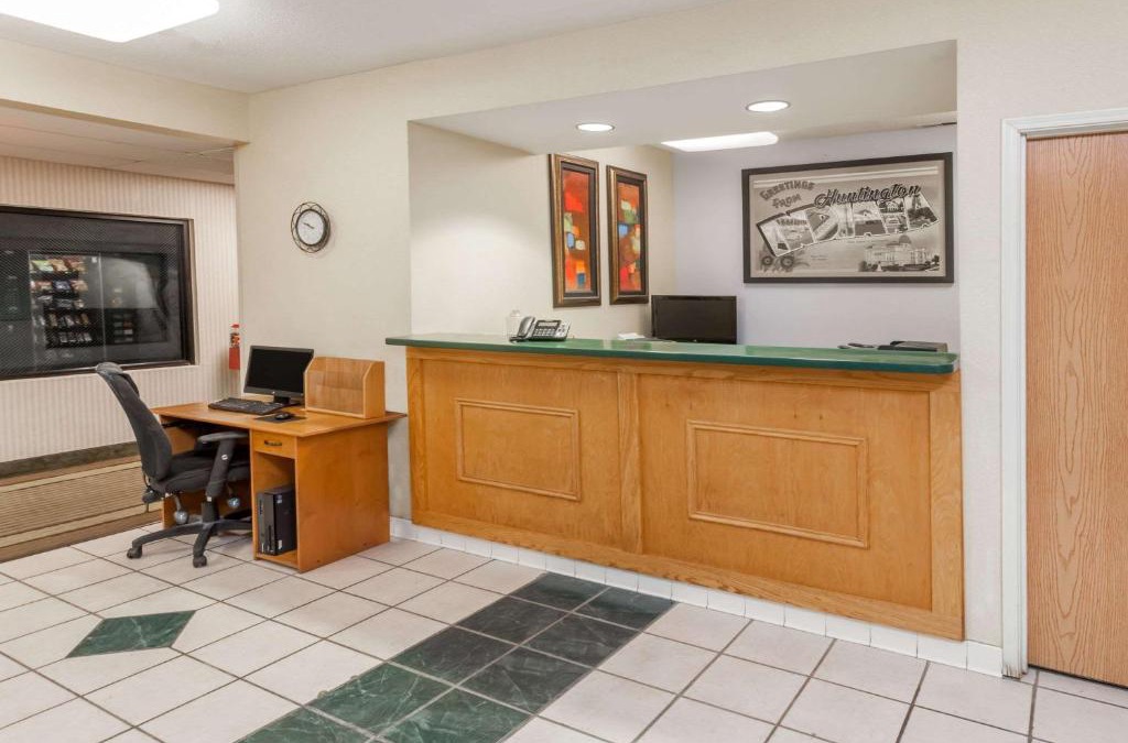 Huntington Hotel | Super 8 by Wyndham Huntington