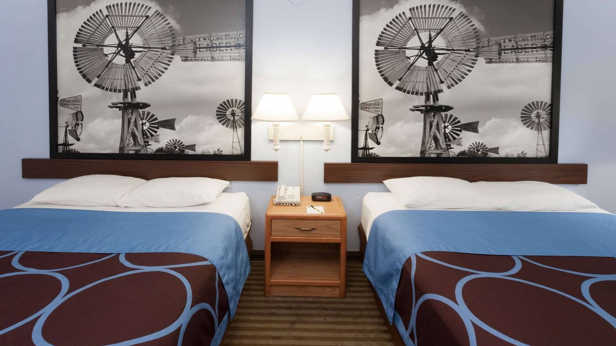 Huntington Hotel | Super 8 by Wyndham Huntington
