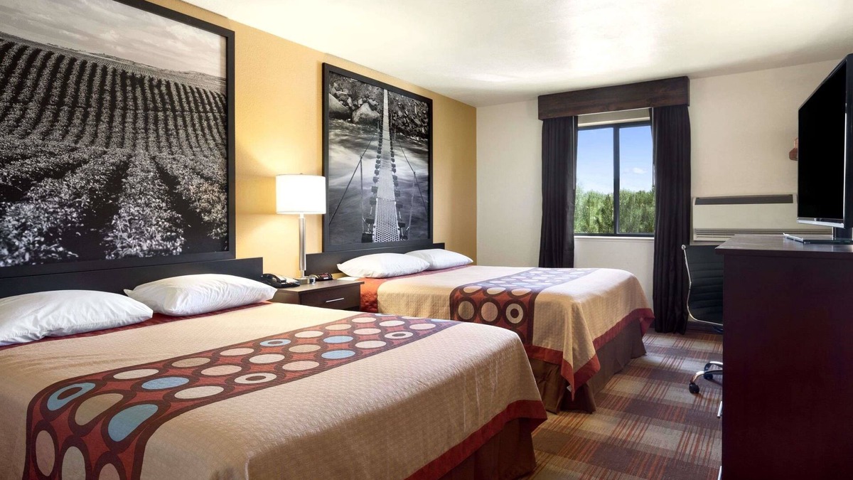 Idaho Falls Hotel | Super 8 by Wyndham Idaho Falls