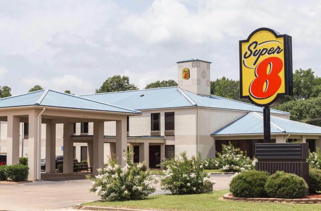 Indianola Hotel | Super 8 by Wyndham Indianola