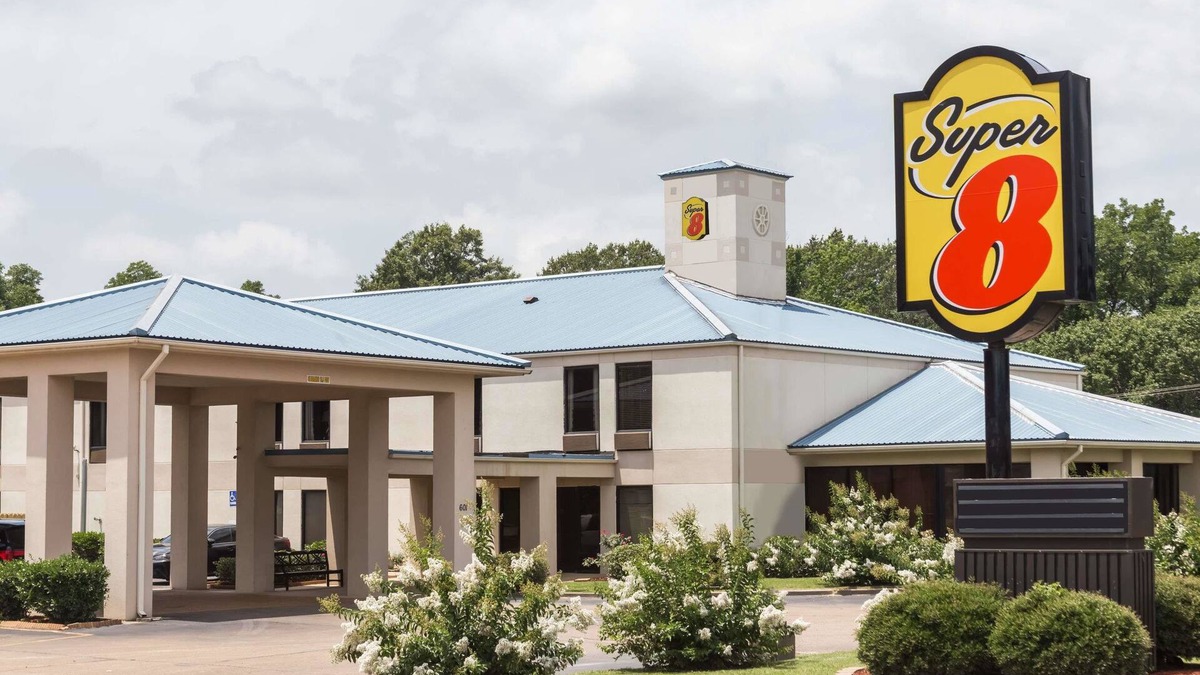 Indianola Hotel | Super 8 by Wyndham Indianola