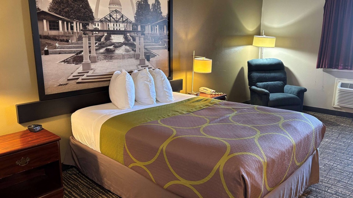 Jerseyville Hotel | Super 8 by Wyndham Jerseyville