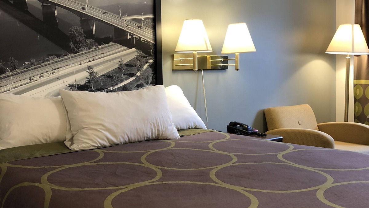 Valleyview Hotel | Super 8 by Wyndham Kamloops East
