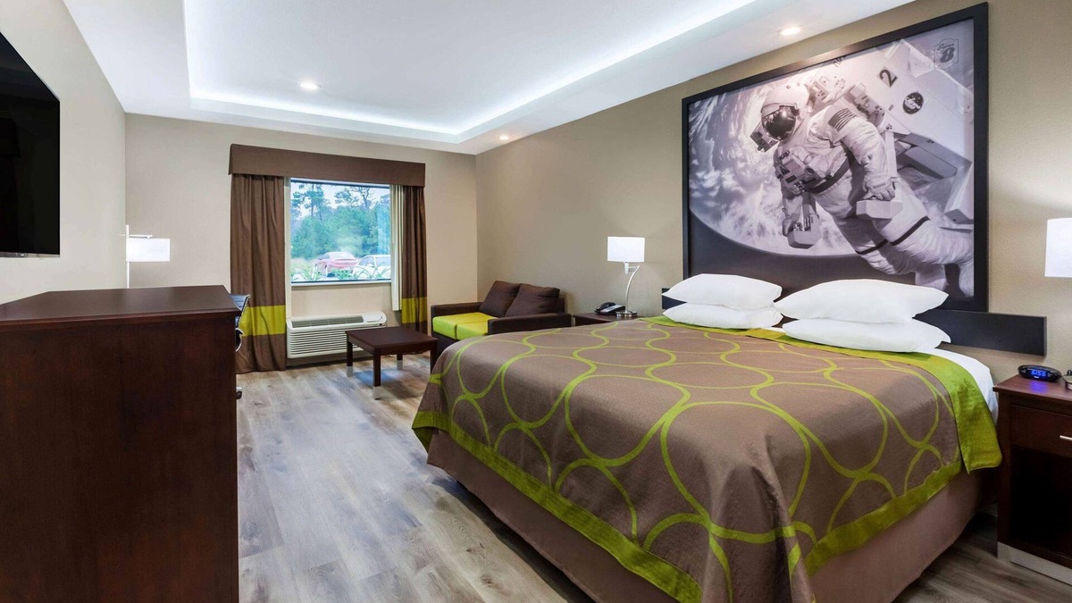 Kingwood Hotel | Super 8 by Wyndham Kingwood Houston North