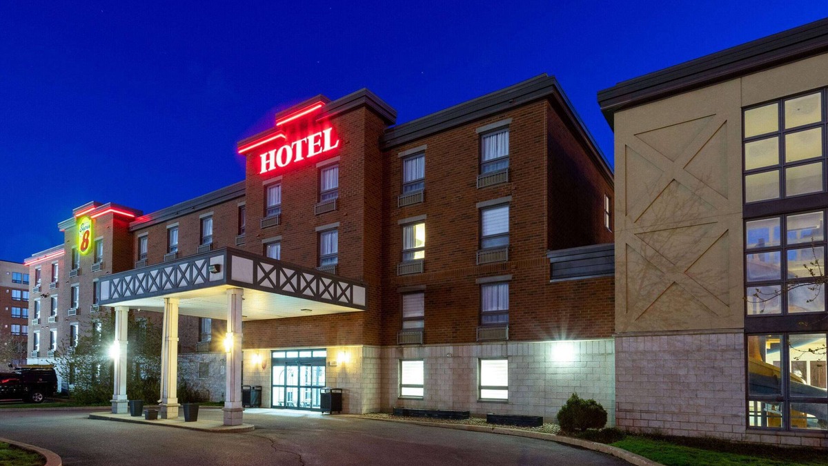 Lachenaie Hotel | Super 8 by Wyndham Lachenaie/Terrebonne