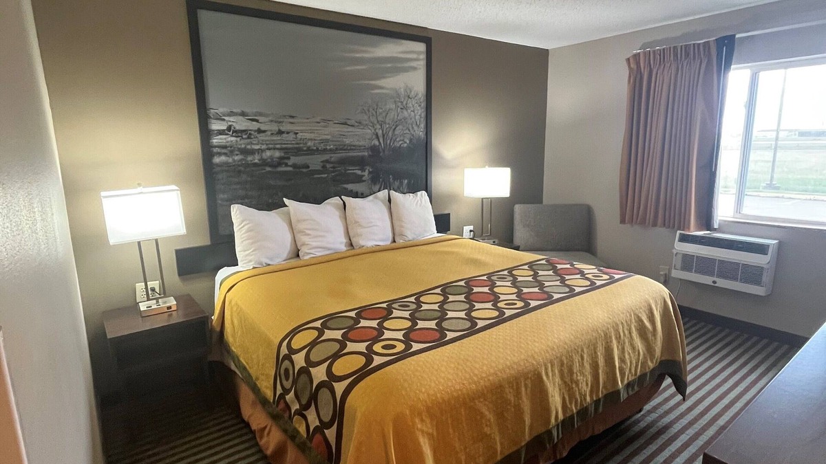 Lexington Hotel | Super 8 by Wyndham Lexington