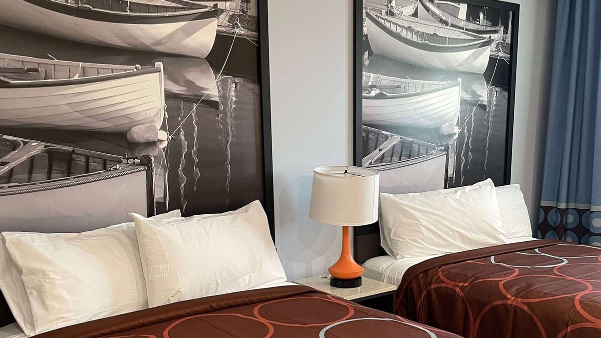 Lindenhurst Hotel | Super 8 by Wyndham Lindenhurst
