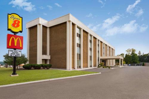 Galeville Hotel | Super 8 by Wyndham Liverpool/Syracuse North Airport