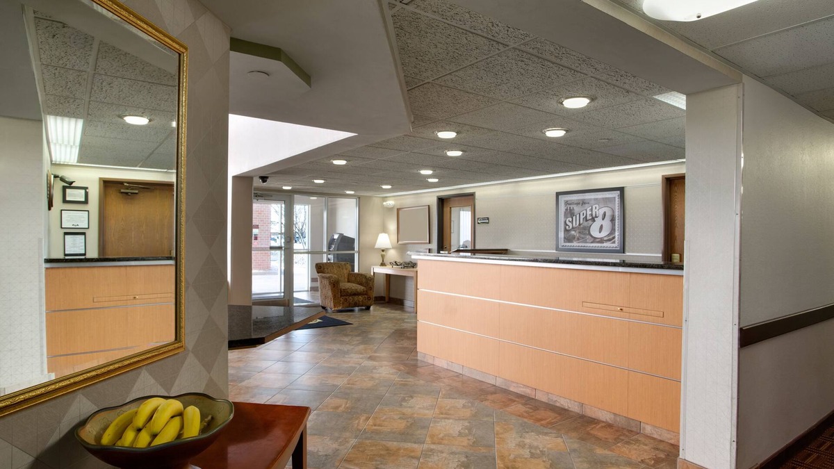 Madison Hotel | Super 8 by Wyndham Madison South