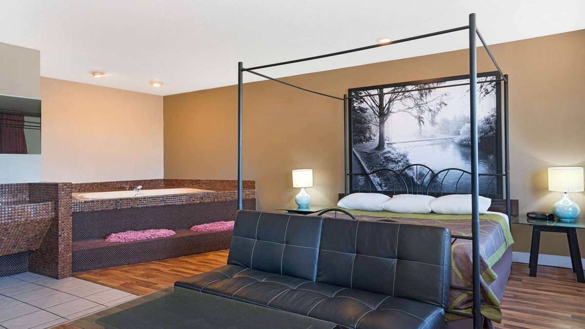 Marshall Hotel | Super 8 by Wyndham Marshall MN