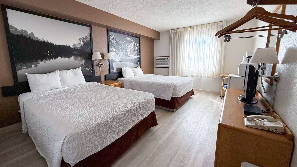 Medicine Hat Hotel | Super 8 by Wyndham Medicine Hat AB