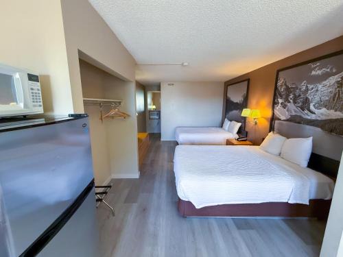 Medicine Hat Hotel | Super 8 by Wyndham Medicine Hat AB