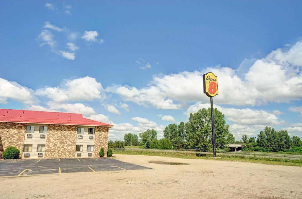 Melrose Hotel | Super 8 by Wyndham Melrose