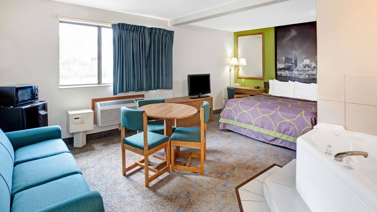 Mokena Hotel | Super 8 by Wyndham Mokena/Frankfort/I-80