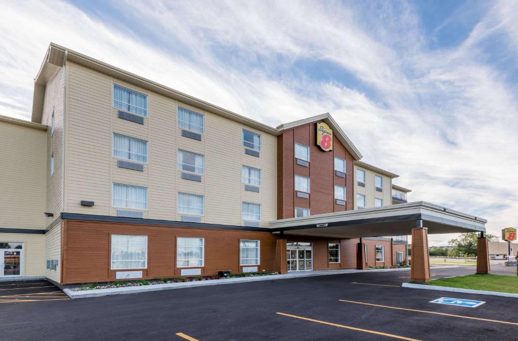 Mont-Laurier Hotel | Super 8 by Wyndham Mont Laurier