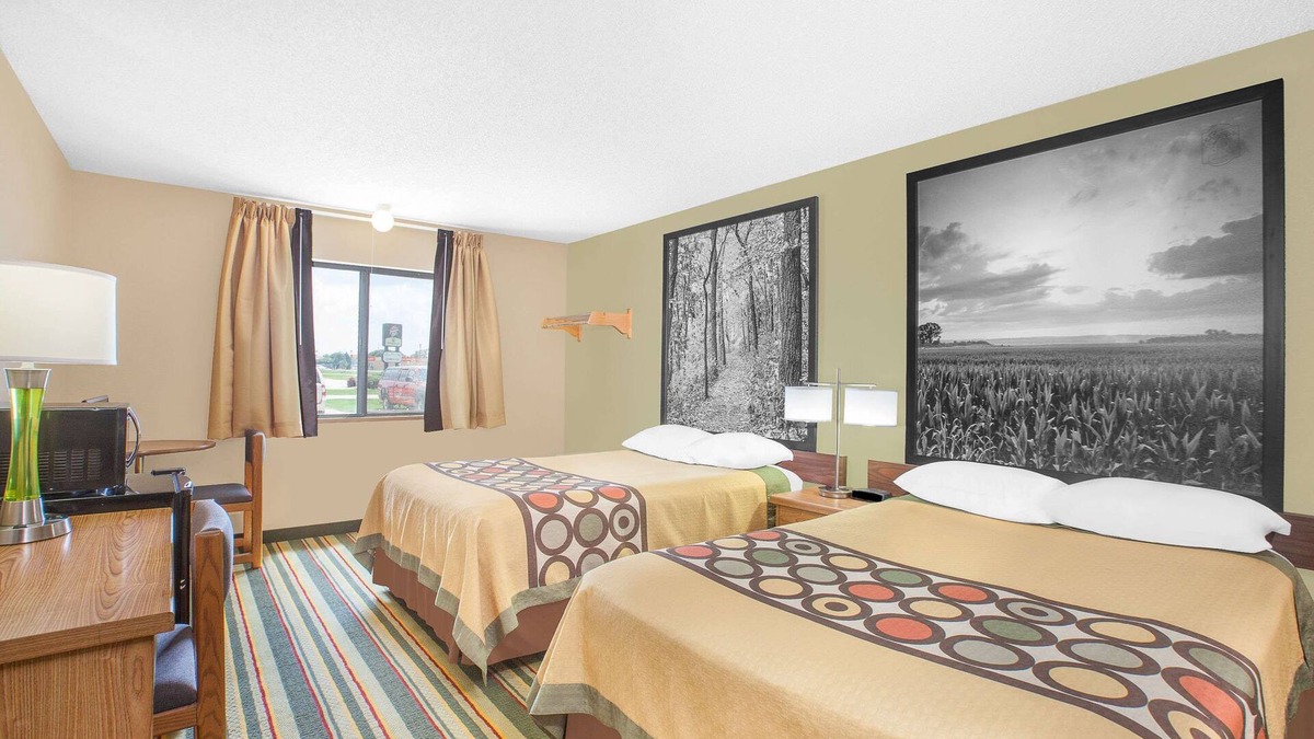 Mount Pleasant Hotel | Super 8 by Wyndham Mt Pleasant