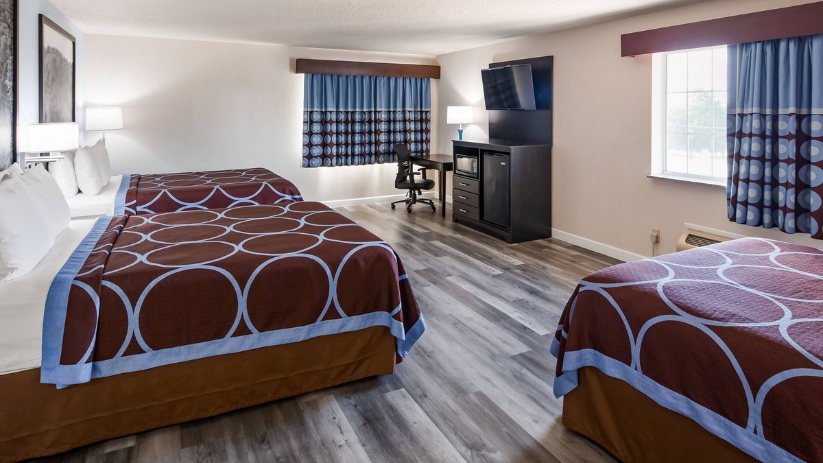 Neillsville Hotel | Super 8 by Wyndham Neillsville WI