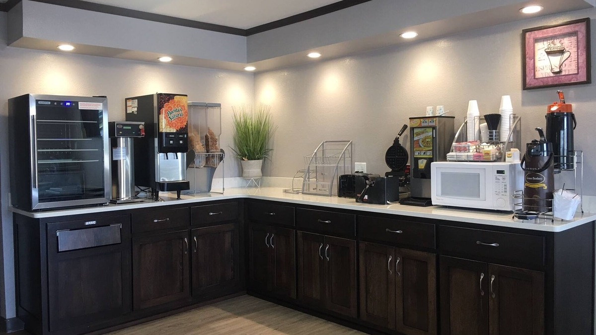 Neosho Hotel | Super 8 by Wyndham Neosho