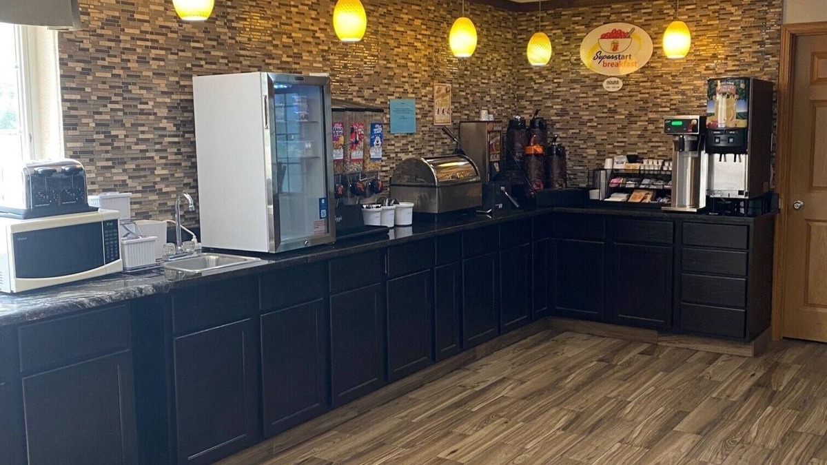 New Hampton Hotel | Super 8 by Wyndham New Hampton