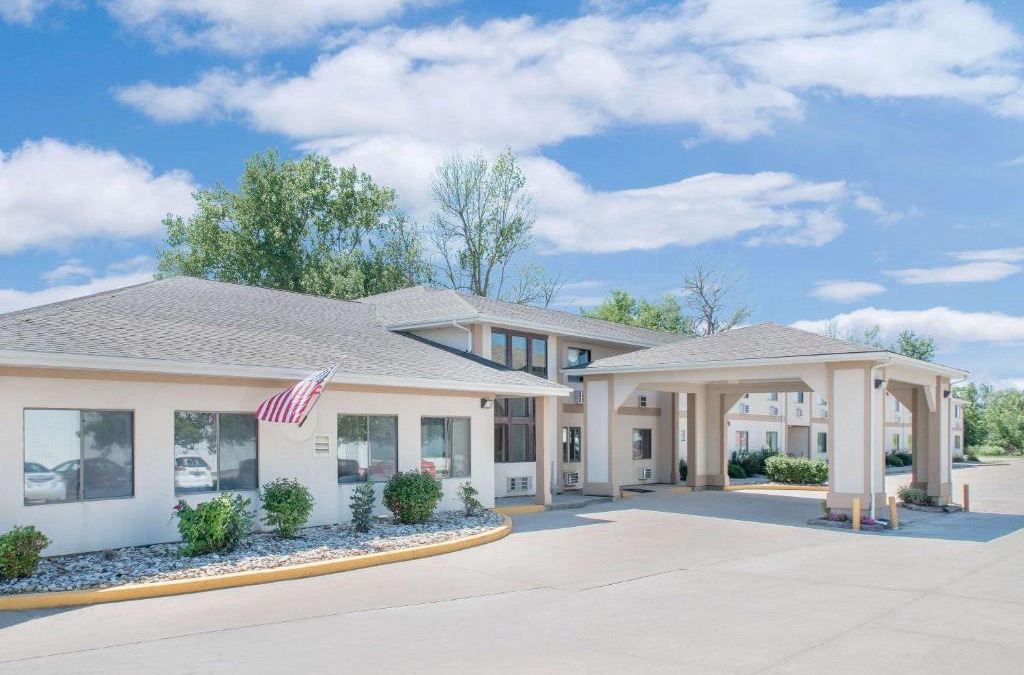 Ottumwa Hotel | Super 8 by Wyndham Ottumwa