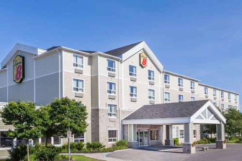 Peterborough Hotel | Super 8 by Wyndham Peterborough
