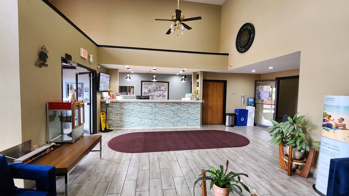 Pine Bluff Hotel | Super 8 by Wyndham Pine Bluff